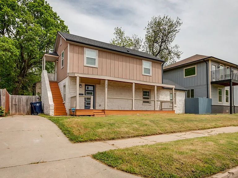 1209 NW 11th St — Photo 3
