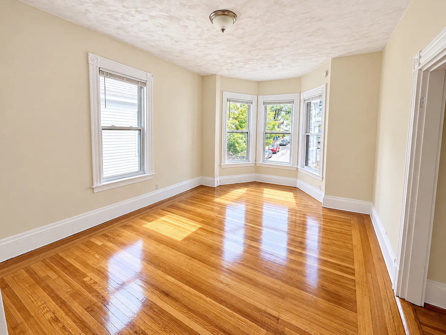 3 bed, 1600 sqft, $3,200 — Photo 2
