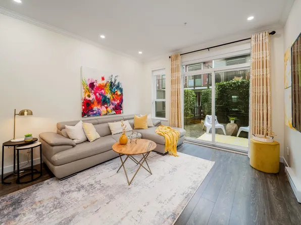 7039 Macpherson Ave #17, Burnaby, BC V5J 4N4