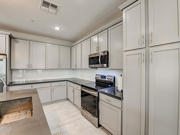 4th image of 155 N Lakeview Blvd #224