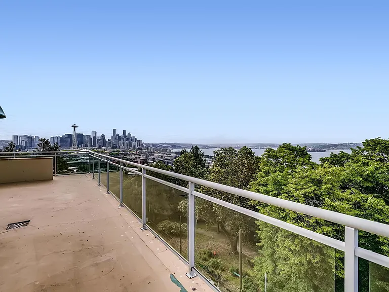 Skyline House — Photo 26