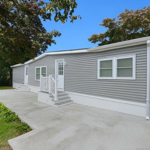 658 Sound Avenue #E-11, Calverton, NY, 11933