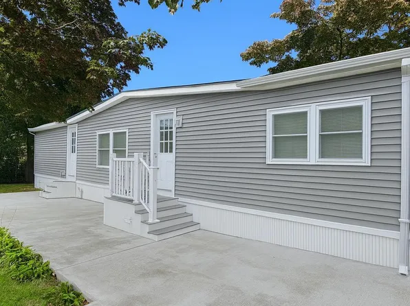 658 Sound Avenue #E-11, Calverton, NY 11933