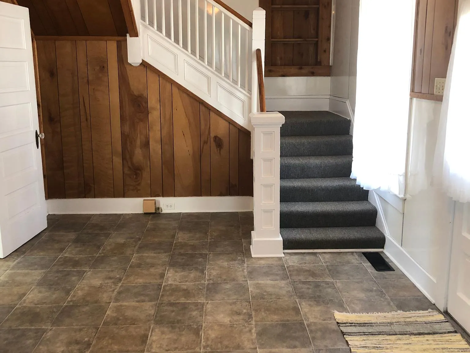 3 bed, 1999 sqft, $1,550 — Photo 2