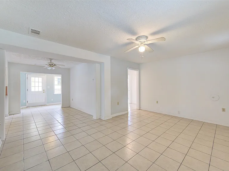 10717 Pillot St — Photo 5