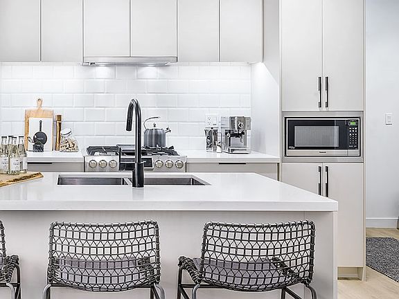 4th image of 3038 Saint George St Penthouse 3