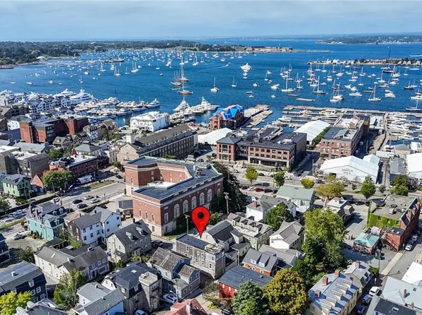 26 Franklin St, Newport, RI 02840