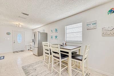 5th image of 48 Oceanside Dr #B