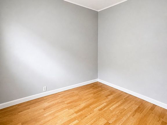 3rd image of 520 Karr Ave #1