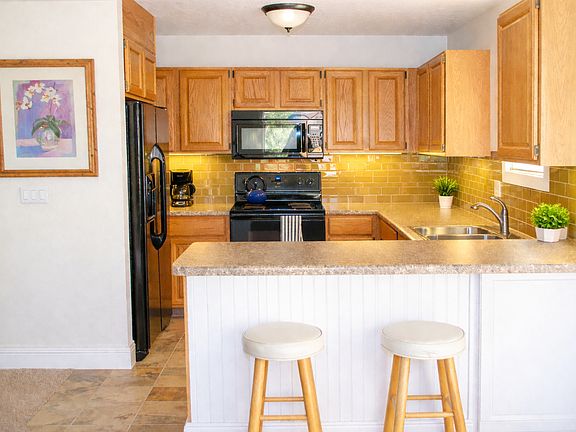 3rd image of 456 Cartier Ct