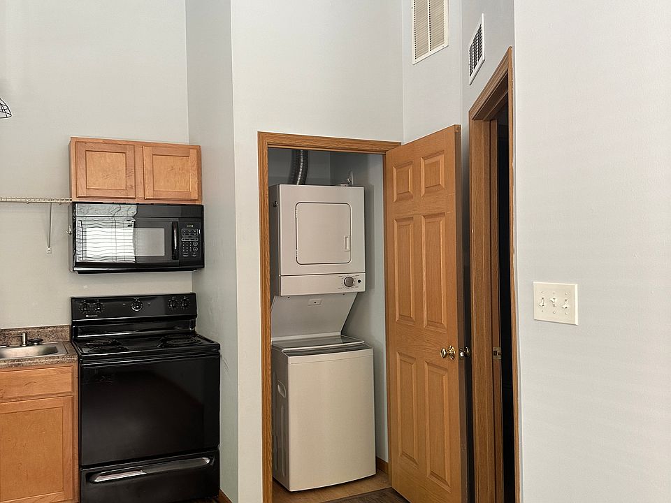 Stacking washer/dryer