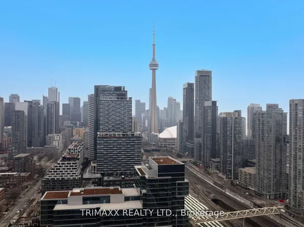 60 Bathurst St #403, Toronto, ON M5V 2P4