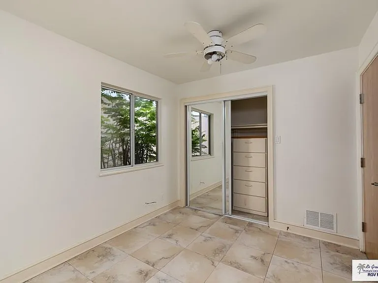 3201 Lazy Lake Dr — Photo 38