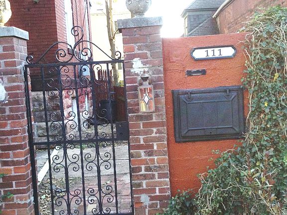 2nd image of 121 E 36th St