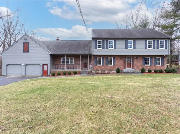 11 Buckboard Dr, Cumberland, RI 02864