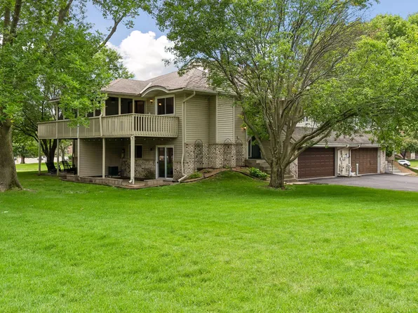 1015 Aston Cir, Burnsville, MN 55337