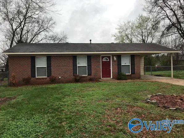 2403 Yorkshire Dr SW, Huntsville, AL 35803