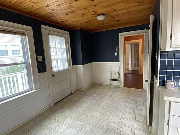 4th image of 63 Essex St #2