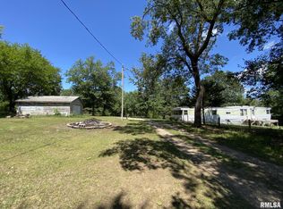 2715 Township Road 1350, Oquawka, IL 61469