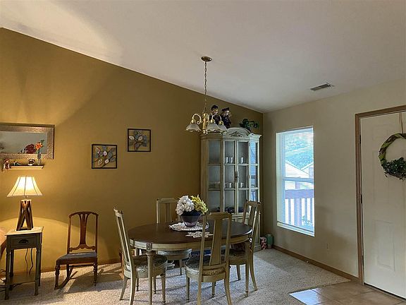 4th image of 5878 Beechwood Dr APT D