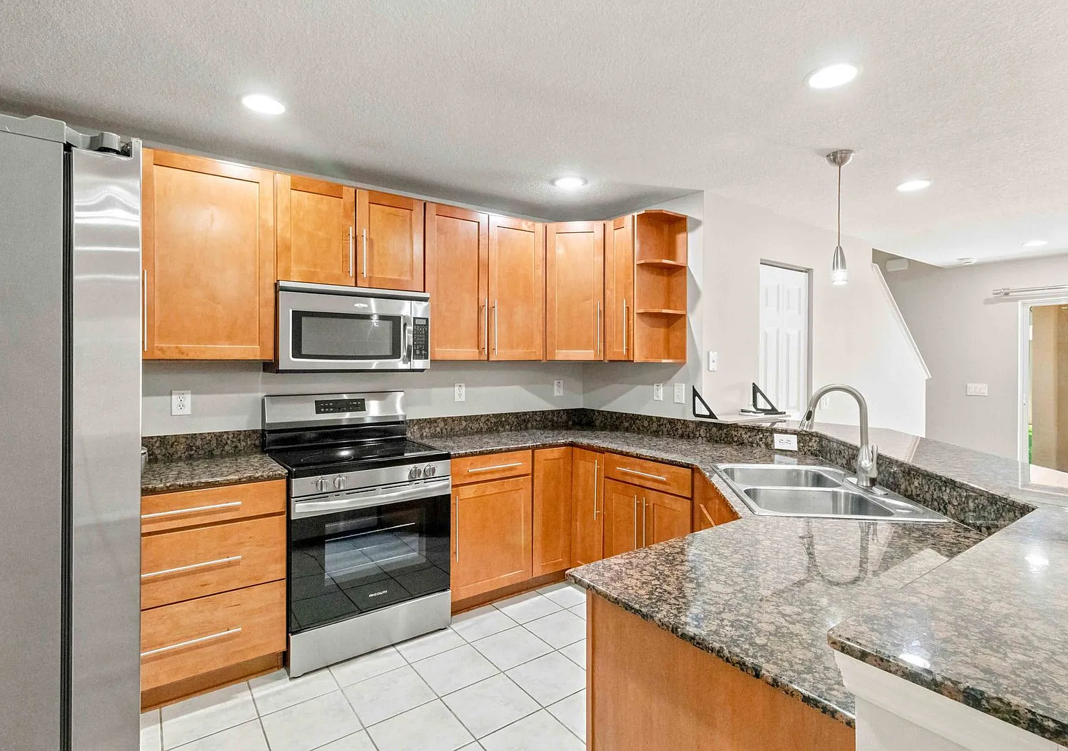 Move-In Ready Rental in Royal Tuscan! — Photo 3