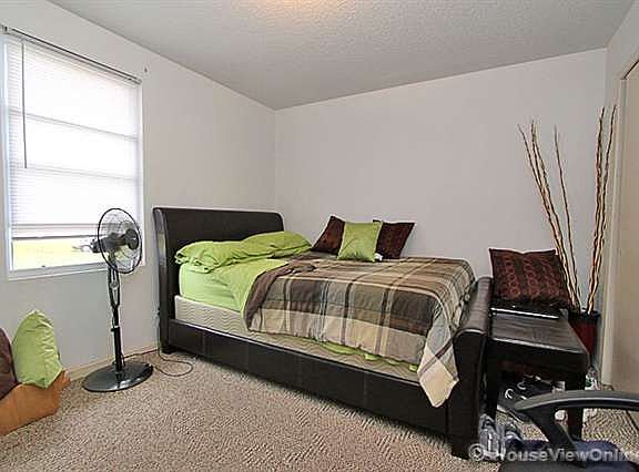 5th image of 608 Sycamore Cir