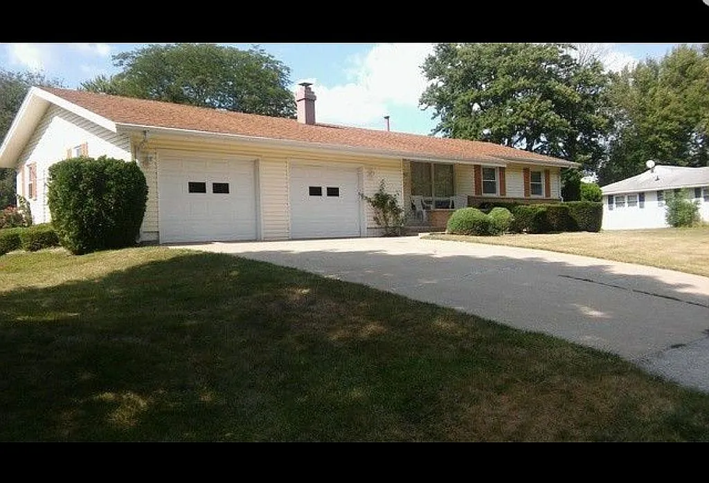 403 S Elm St photo 1