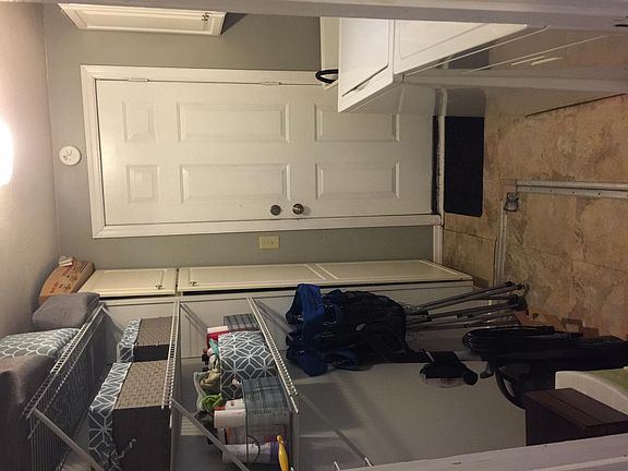 2nd image of 215 N Hill St