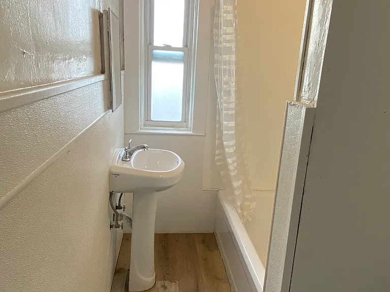 694 Rutherford Ave #B2 — Photo 4