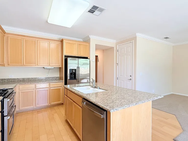 304 Karelian St — Photo 11