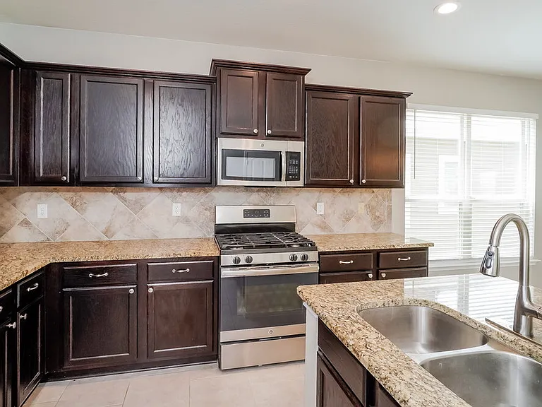 9719 Belmore Cv — Photo 8