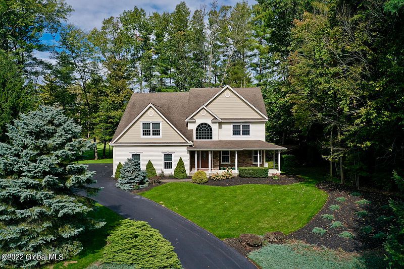 3rd image of 88 Cobble Hill Drive