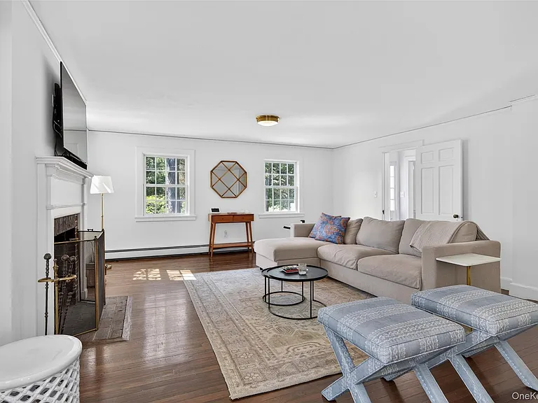 490 Duck Pond Rd — Photo 6