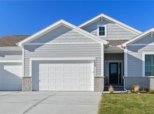 4620 SW Robinson Dr, Lees Summit, MO 64083