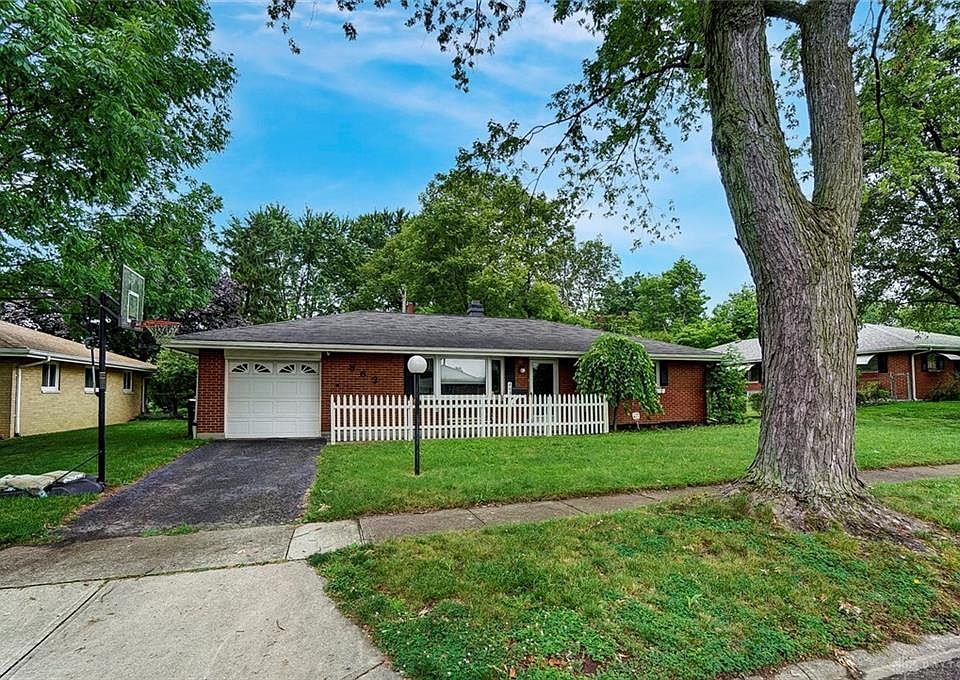 1st image of 863 Butternut Dr