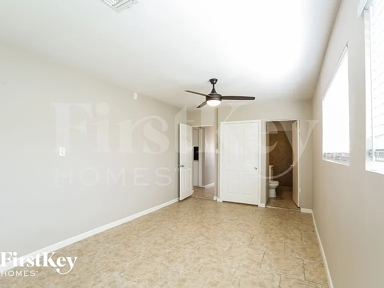 3625 N 21st Dr — Photo 9