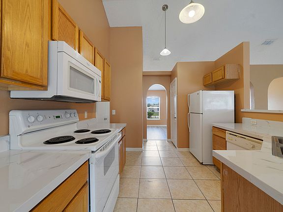4th image of 1907 Manatee Dr