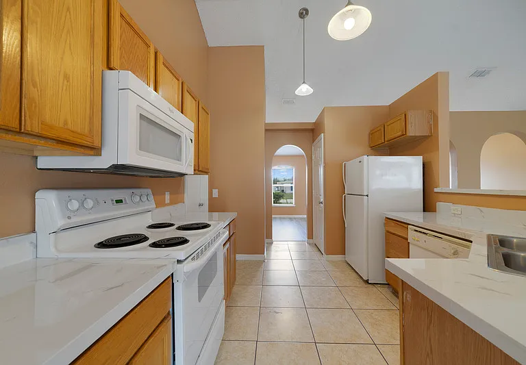 1907 Manatee Dr — Photo 4