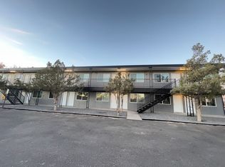 227 53rd St SW APT 8, Albuquerque, NM 87105