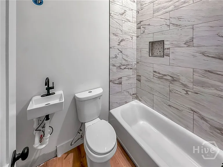 220 W Duffy St #C — Photo 11