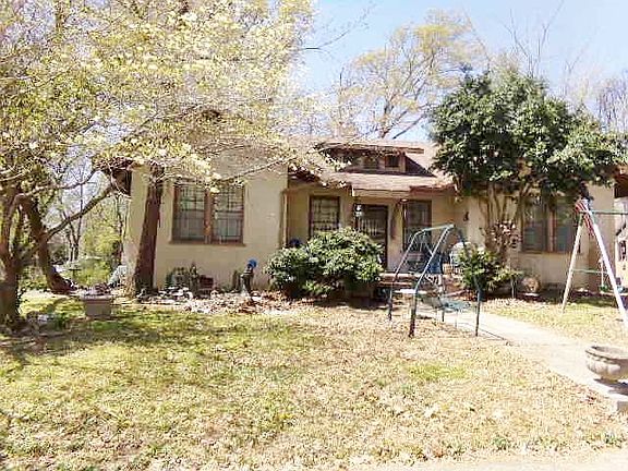 2nd image of 915 Moody Dr