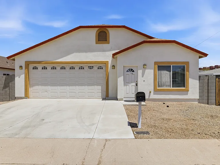 512 W Brown St — Photo 35