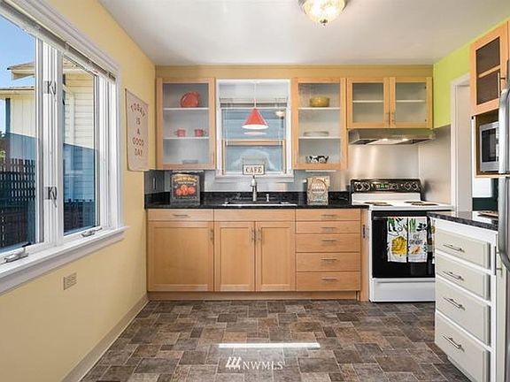 5th image of 9227 18th Ave SW