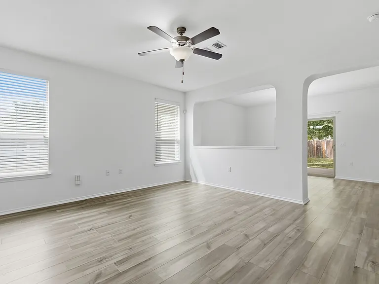 11200 Drumellan St — Photo 28