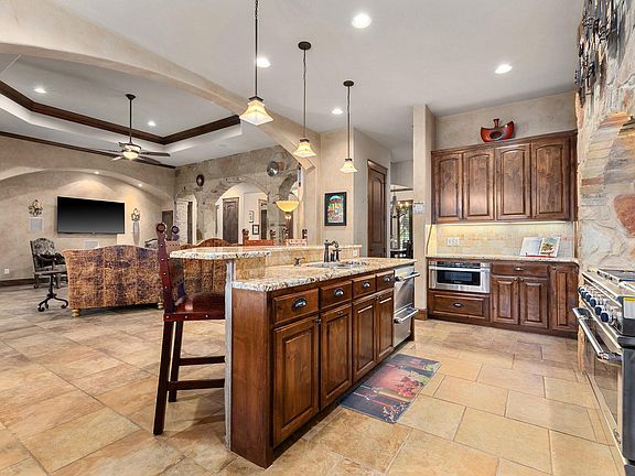 4th image of 205 Sutton Pl