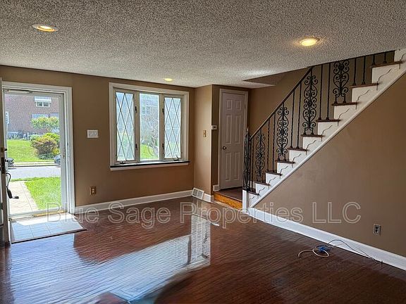 3rd image of 501 Pine St