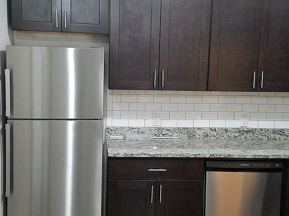 2nd image of 82 Newkirk St