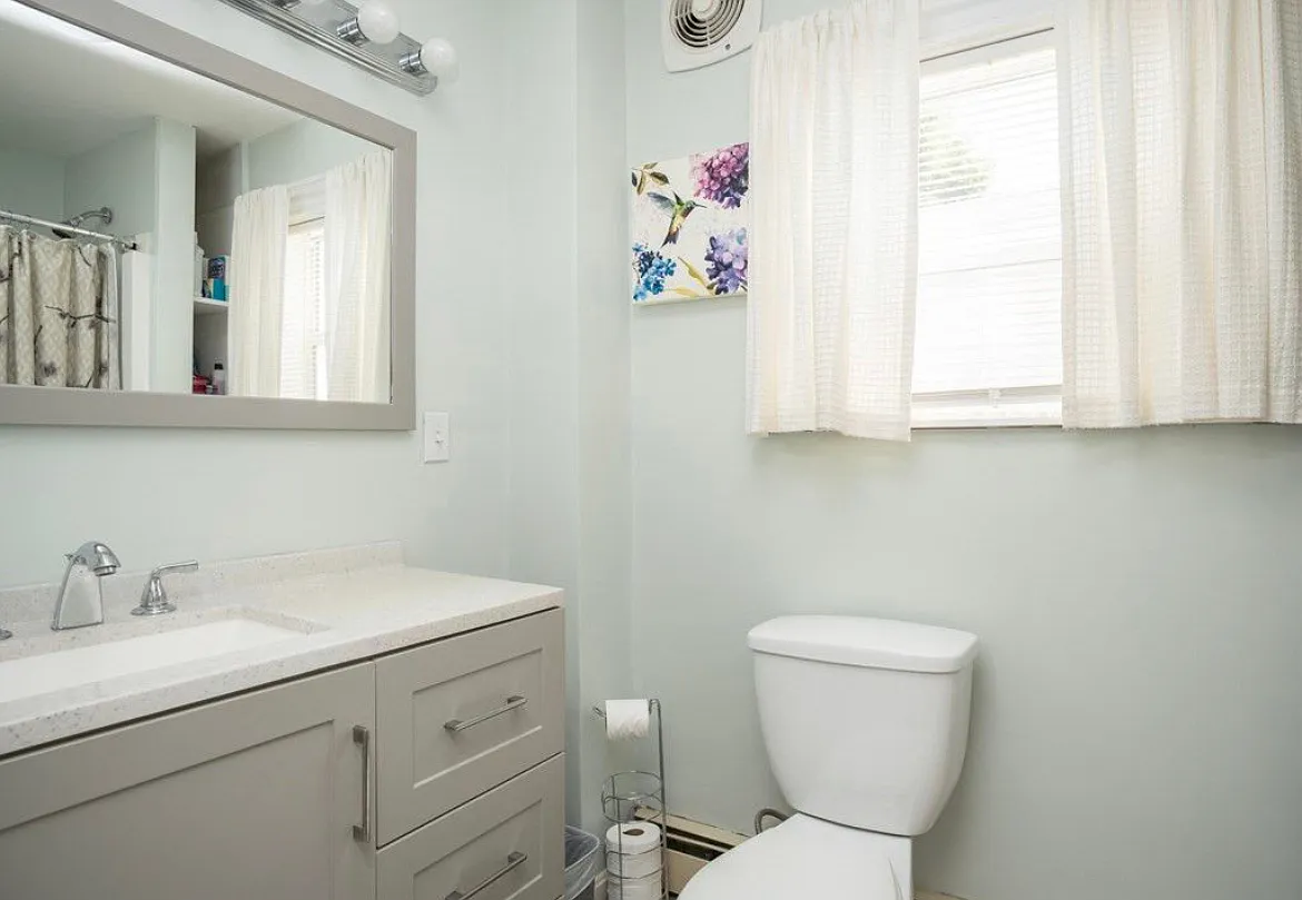 3 bed, $2,100 — Photo 4