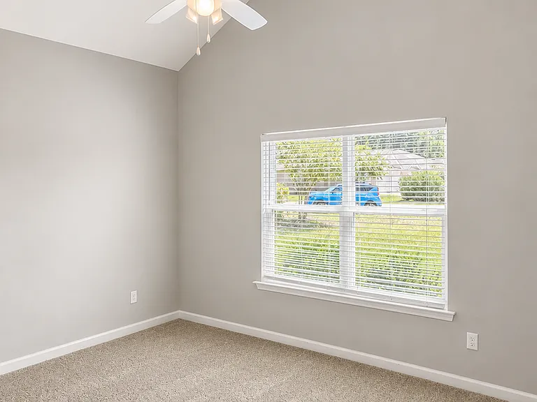 204 Gary Cir — Photo 3