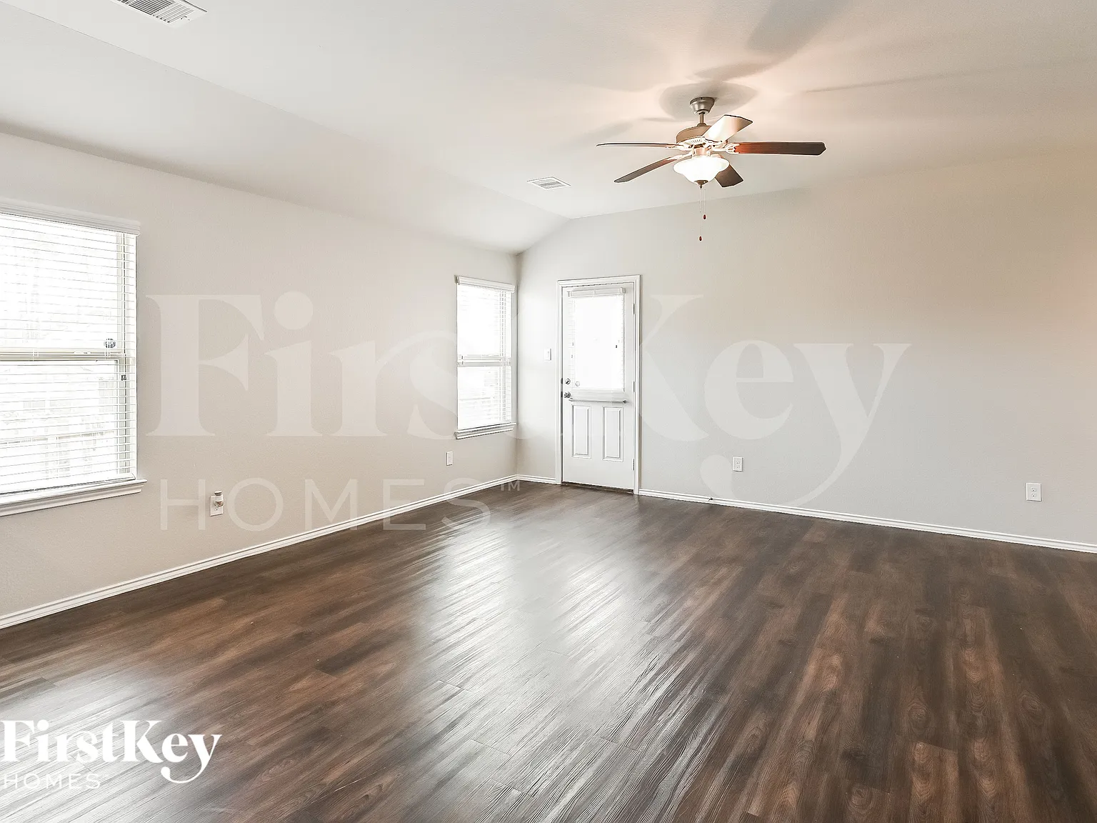 3 bed, 2.0 bath, 1704 sqft, $1,730 — Photo 2
